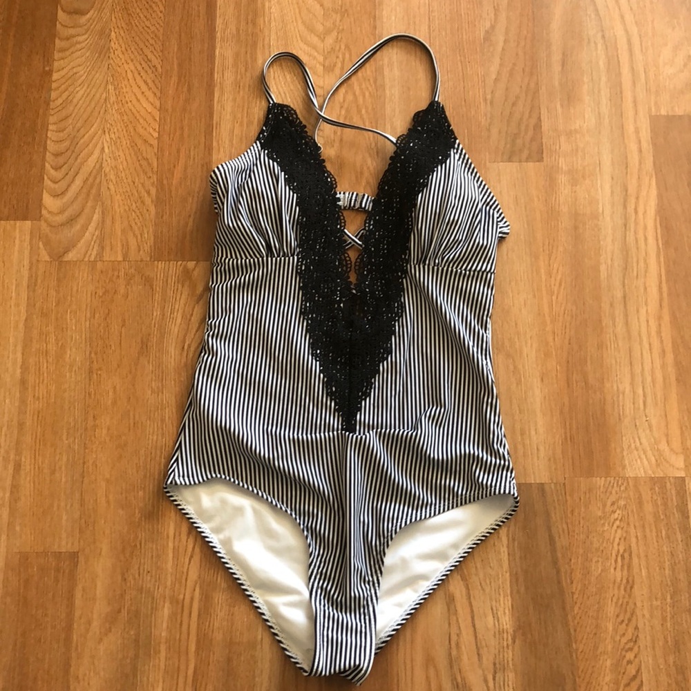Cupshe swimsuit, new with tags